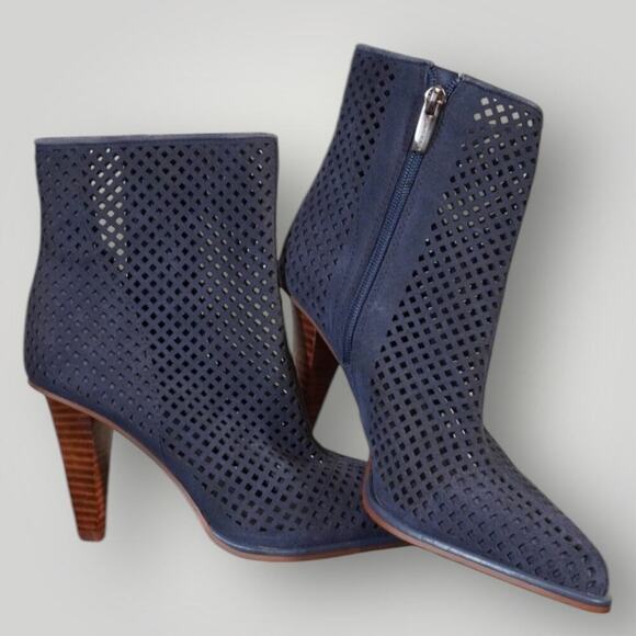New Vince Camuto YOLANDAL Booties Lazer Cut Blue Suede w/ Zipper, Wm's 6 - Picture 3 of 10